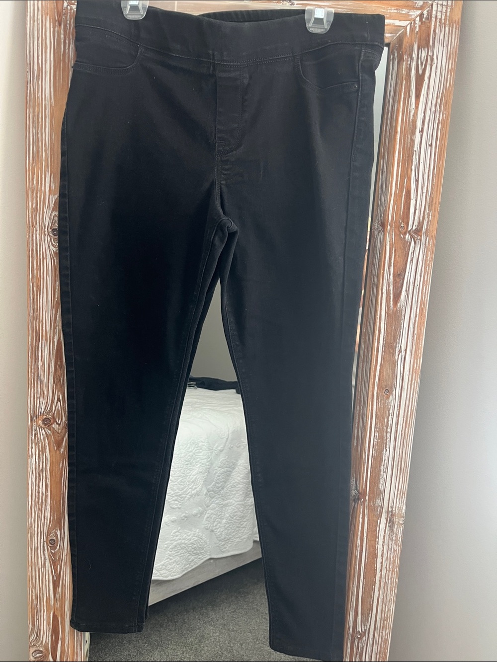 Old Navy women’s  Black Stretch skinny jeans